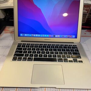 Apple MacBook Air - Sleek Silver Finish